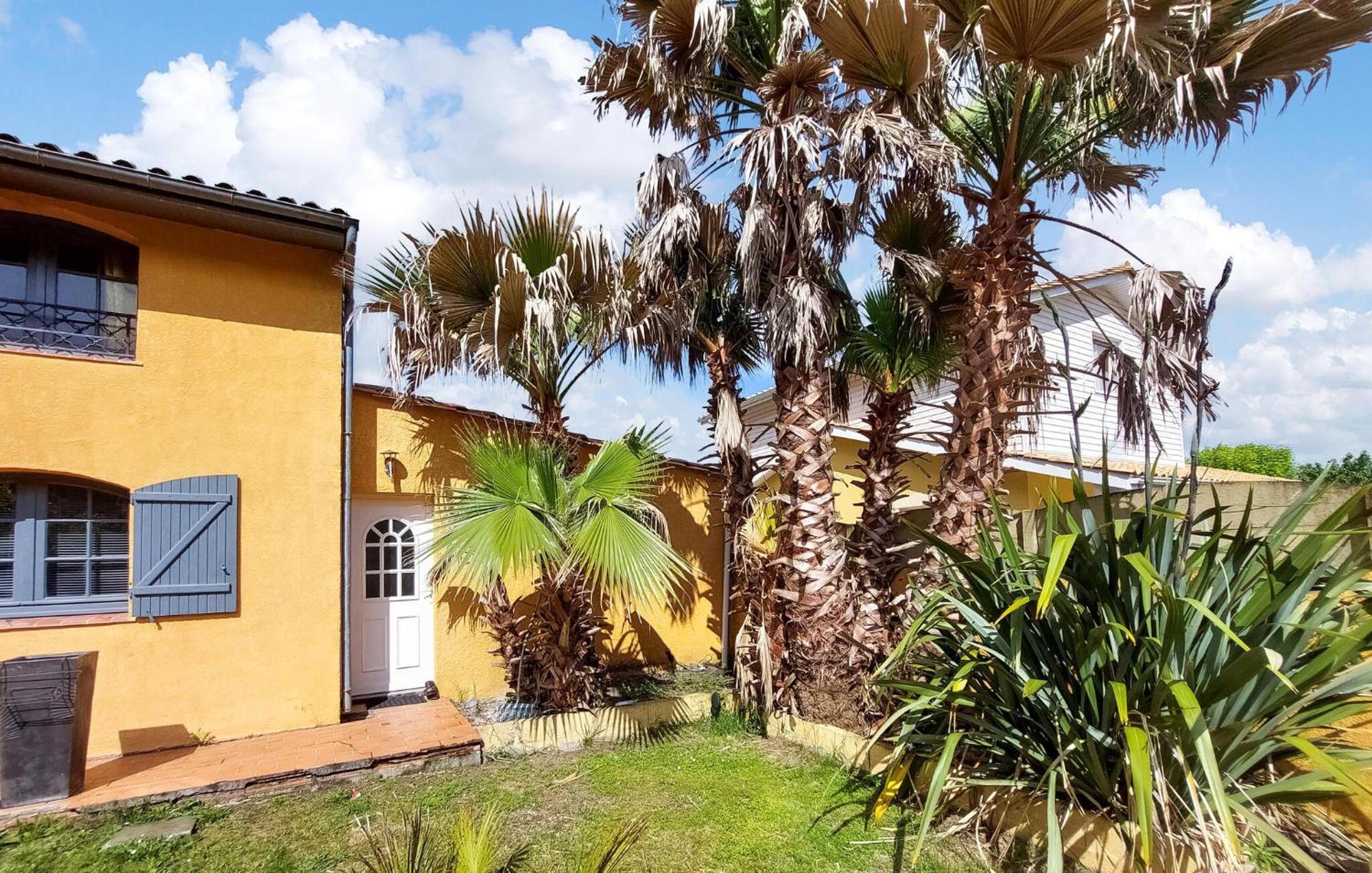 Amazing Home In Le Temple With Kitchen Esterno foto